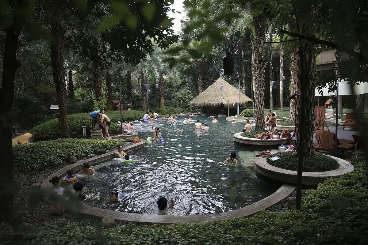 天冷哪里泡溫泉？重慶有沒(méi)有“假溫泉”？溫泉分布在哪些區(qū)域？-地大熱能