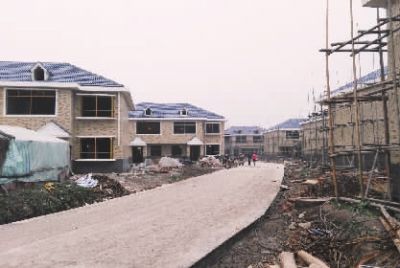 建設(shè)中的江洲墟場(chǎng)安置小區(qū)。